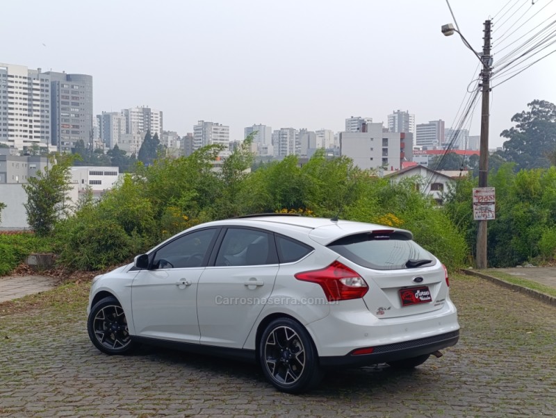 FOCUS 2.0 TITANIUM PLUS HATCH 16V FLEX 4P AUTO - 2015 - CAXIAS DO SUL