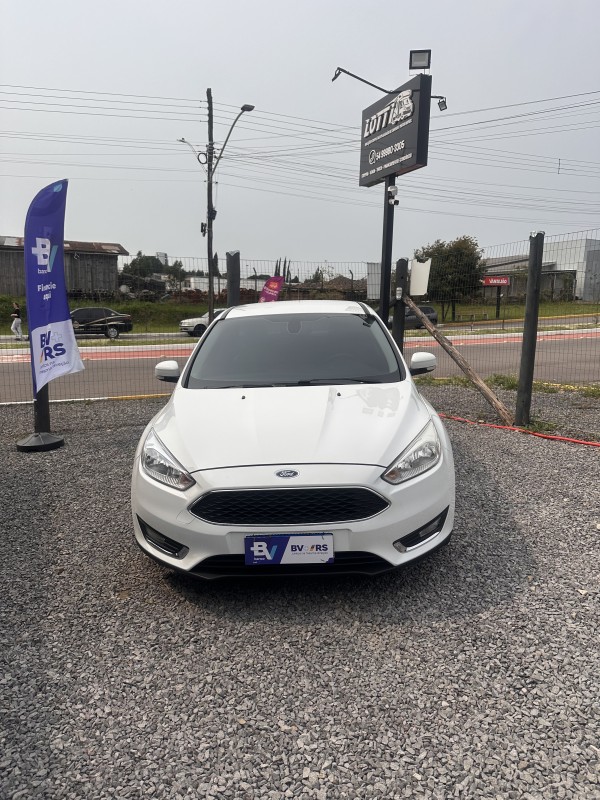 FOCUS 2.0 SE HATCH 16V FLEX 4P AUTO - 2016 - FARROUPILHA