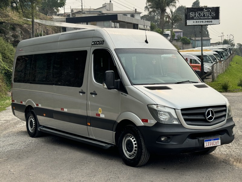 sprinter 2.2 415 van luxo teto alto 19 lugares diesel 3p manual 2018 caxias do sul