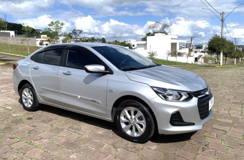 ONIX 1.0	LT PLUS 8V TURBO FLEX 4P AUTOMÁTICO - 2023 - GUAPORé