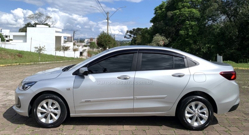 ONIX 1.0	LT PLUS 8V TURBO FLEX 4P AUTOMÁTICO - 2023 - GUAPORé