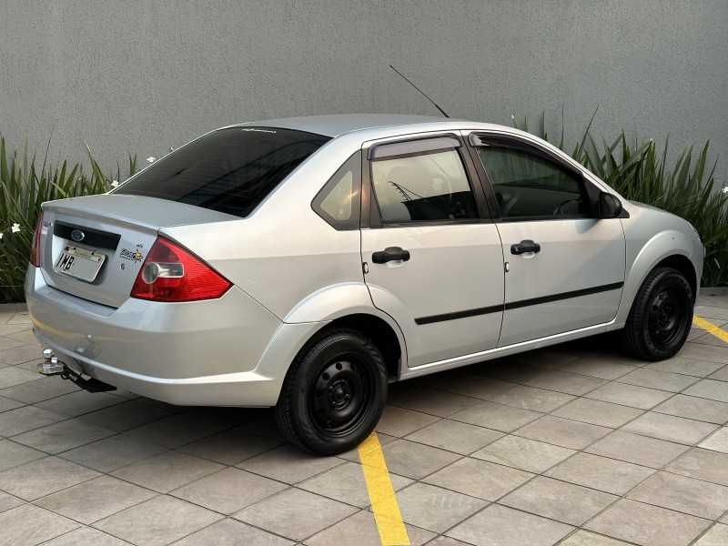 FIESTA 1.6 ROCAM SEDAN 8V FLEX 4P MANUAL - 2005 - CAXIAS DO SUL