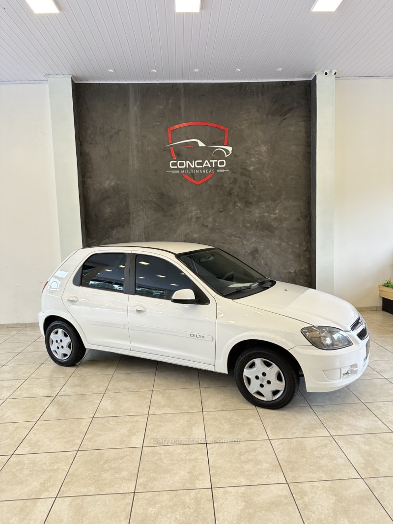 CELTA 1.0 MPFI LT 8V FLEX 4P MANUAL - 2014 - FARROUPILHA