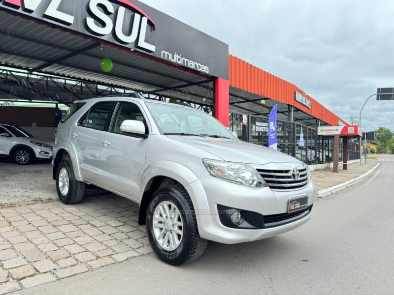 HILUX SW4 2.7 SR 4X2 16V FLEX 4P AUTOMÁTICO - 2013 - CAXIAS DO SUL