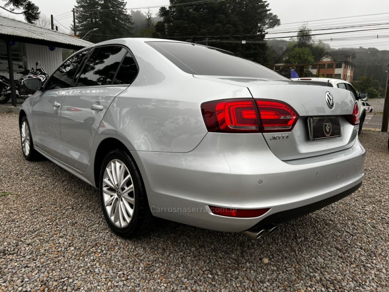 JETTA 2.0 TSI HIGHLINE 211CV GASOLINA 4P DSG - 2014 - CANELA