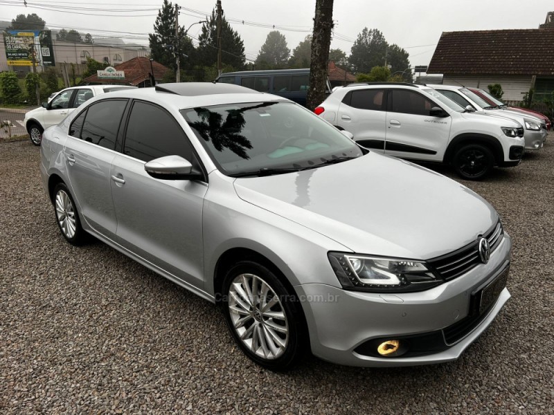 JETTA 2.0 TSI HIGHLINE 211CV GASOLINA 4P DSG - 2014 - CANELA