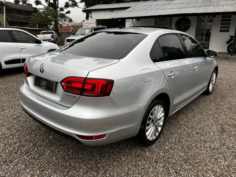 JETTA 2.0 TSI HIGHLINE 211CV GASOLINA 4P DSG - 2014 - CANELA