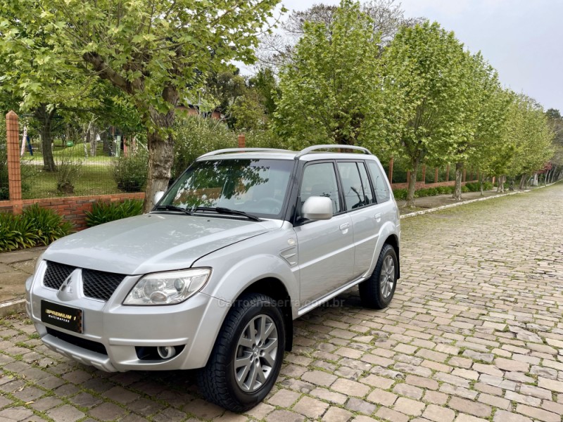 PAJERO TR4 2.0 4X4 16V 140CV FLEX 4P MANUAL - 2010 - BENTO GONçALVES