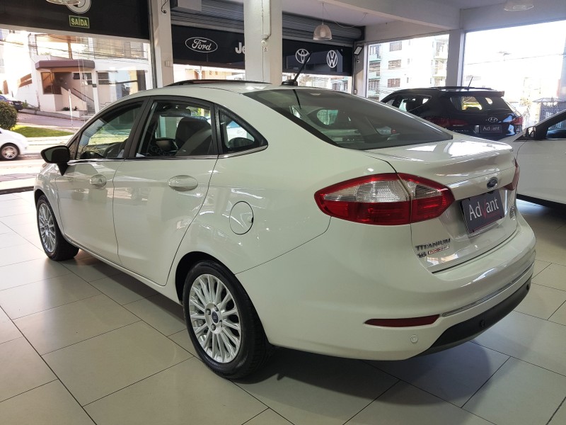 FIESTA 1.6 TITANIUM PLUS SEDAN 16V FLEX 4P AUTOMÁTICO - 2015 - CAXIAS DO SUL