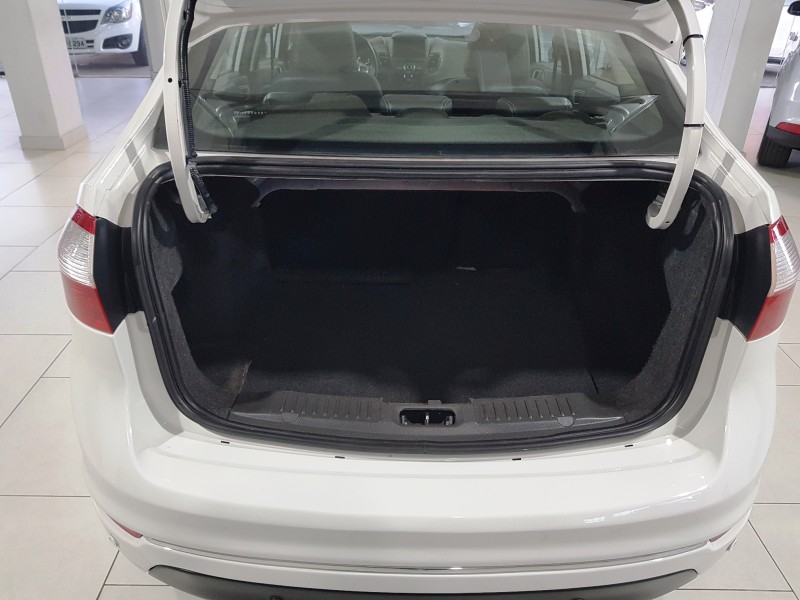 FIESTA 1.6 TITANIUM PLUS SEDAN 16V FLEX 4P AUTOMÁTICO - 2015 - CAXIAS DO SUL