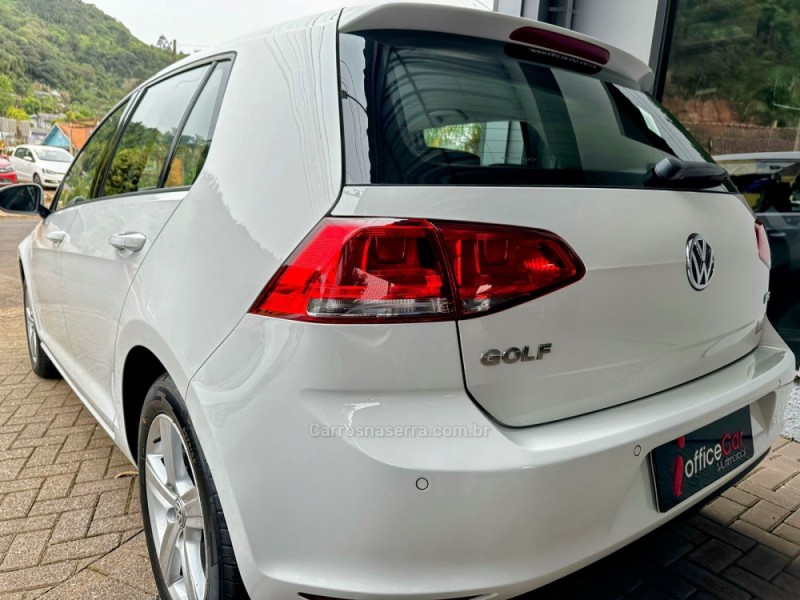 GOLF 1.6 MSI COMFORTLINE 16V TOTAL FLEX 4P MANUAL - 2016 - TRêS COROAS