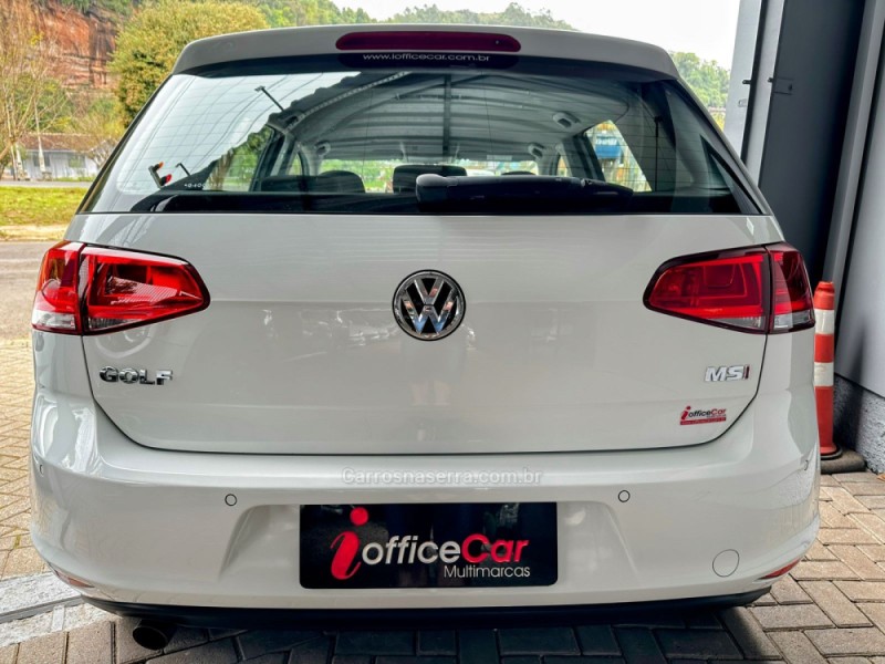 GOLF 1.6 MSI COMFORTLINE 16V TOTAL FLEX 4P MANUAL - 2016 - TRêS COROAS