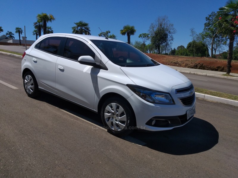 ONIX 1.4 MPFI LT 8V FLEX 4P MANUAL - 2015 - VERANóPOLIS