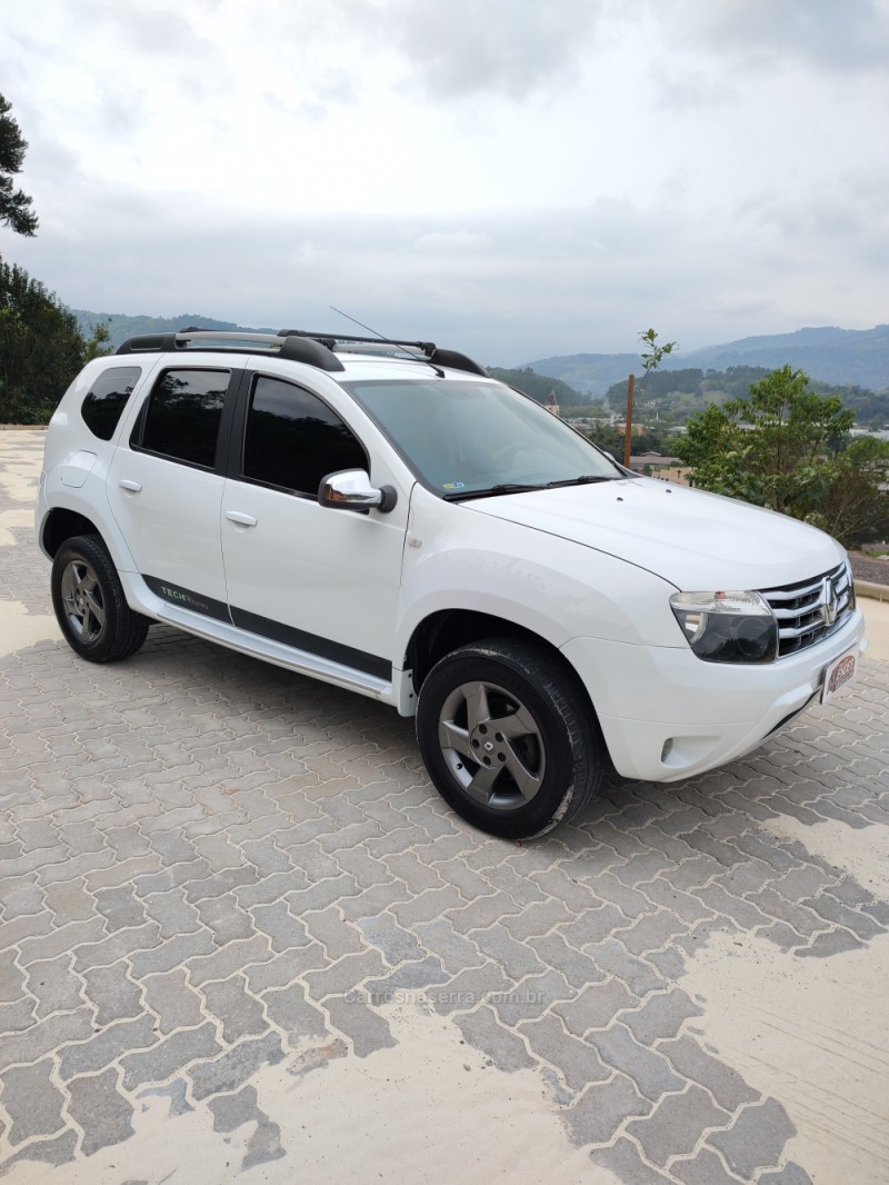 DUSTER 2.0 DYNAMIQUE 4X2 16V FLEX 4P MANUAL - 2014 - TRêS COROAS