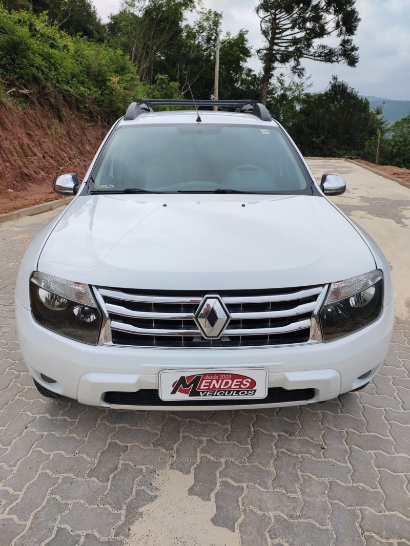 DUSTER 2.0 DYNAMIQUE 4X2 16V FLEX 4P MANUAL - 2014 - TRêS COROAS