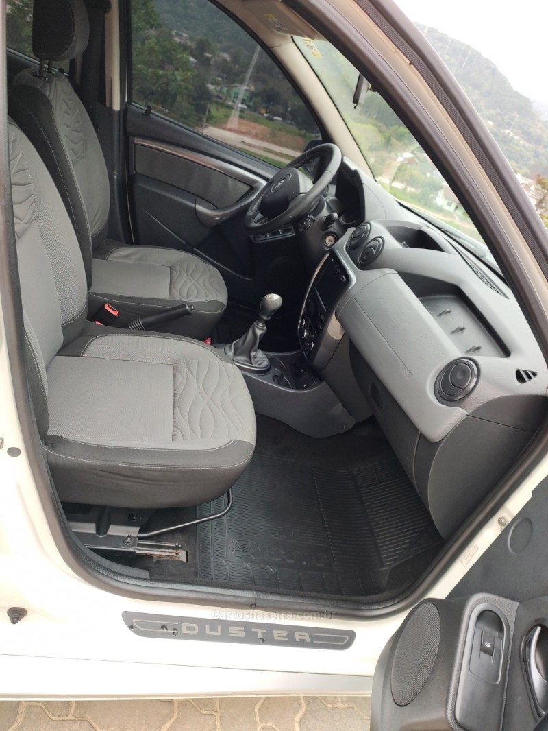 DUSTER 2.0 DYNAMIQUE 4X2 16V FLEX 4P MANUAL - 2014 - TRêS COROAS