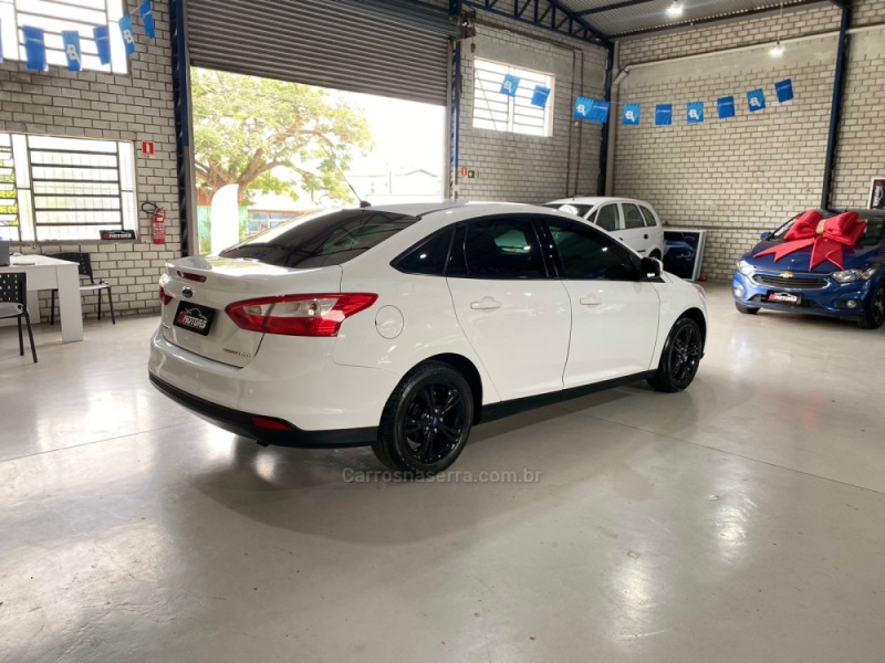 FOCUS 2.0 SE FASTBACK 16V FLEX 4P AUTOMÁTICO - 2015 - NOVO HAMBURGO