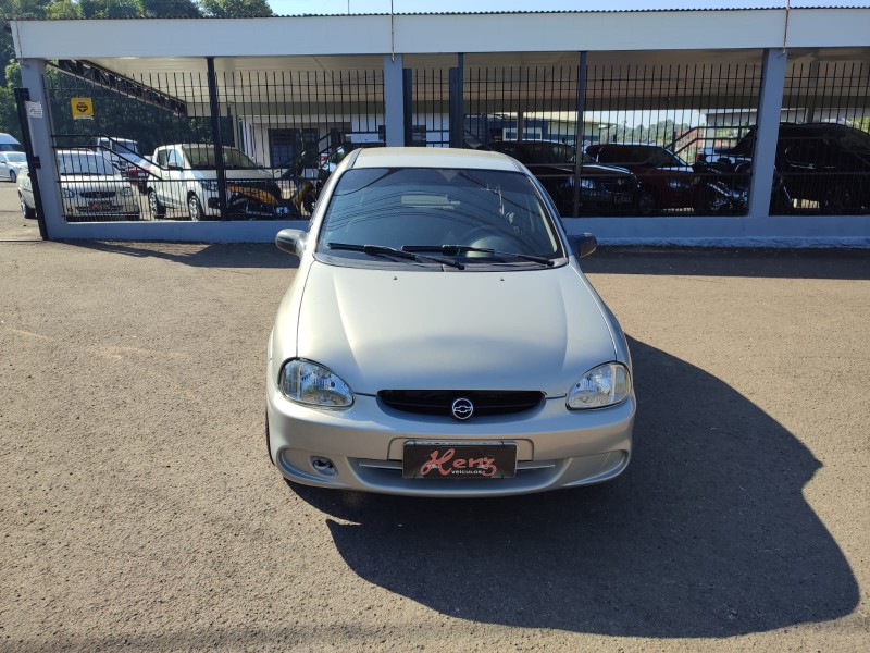 CORSA 1.6 MPFI GL 8V GASOLINA 4P MANUAL - 2005 - BOM PRINCíPIO