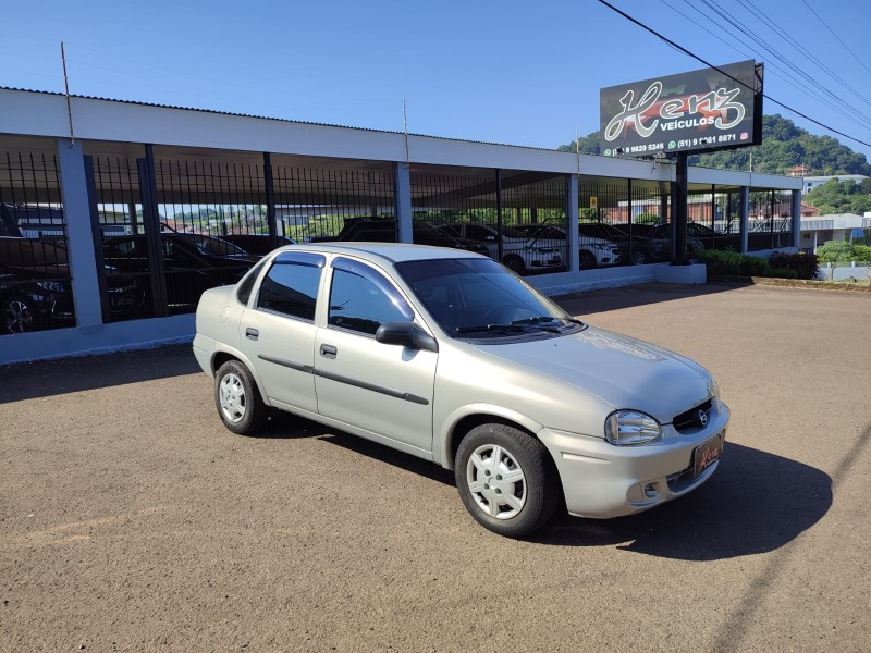 CORSA 1.6 MPFI GL 8V GASOLINA 4P MANUAL - 2005 - BOM PRINCíPIO