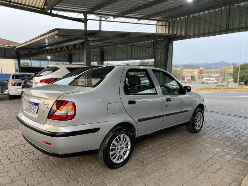 SIENA 1.0 MPI FIRE 8V FLEX 4P MANUAL - 2006 - BOM PRINCíPIO