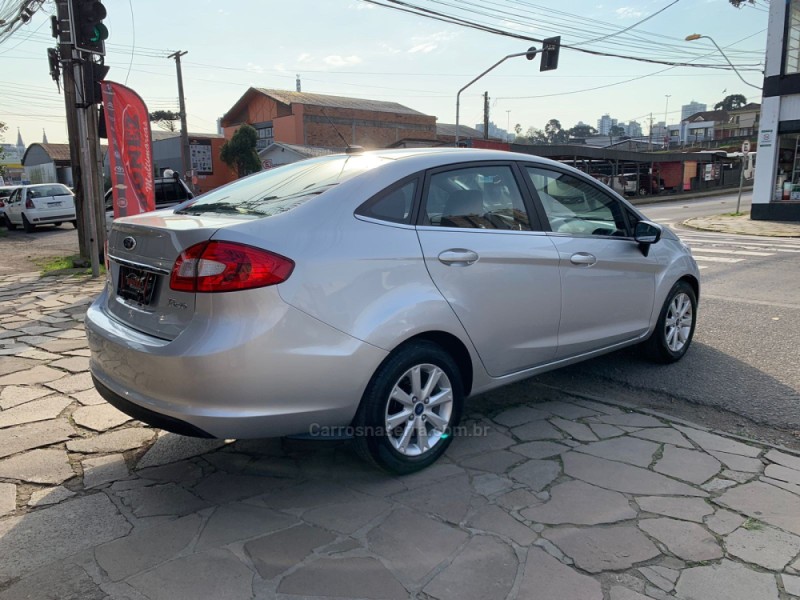 FIESTA 1.6 SE SEDAN 16V FLEX 4P MANUAL - 2011 - CAXIAS DO SUL