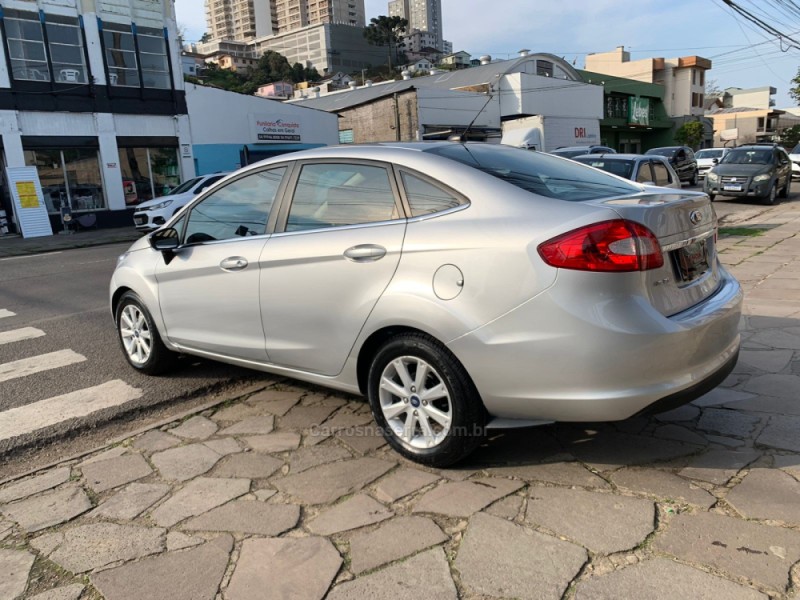 FIESTA 1.6 SE SEDAN 16V FLEX 4P MANUAL - 2011 - CAXIAS DO SUL