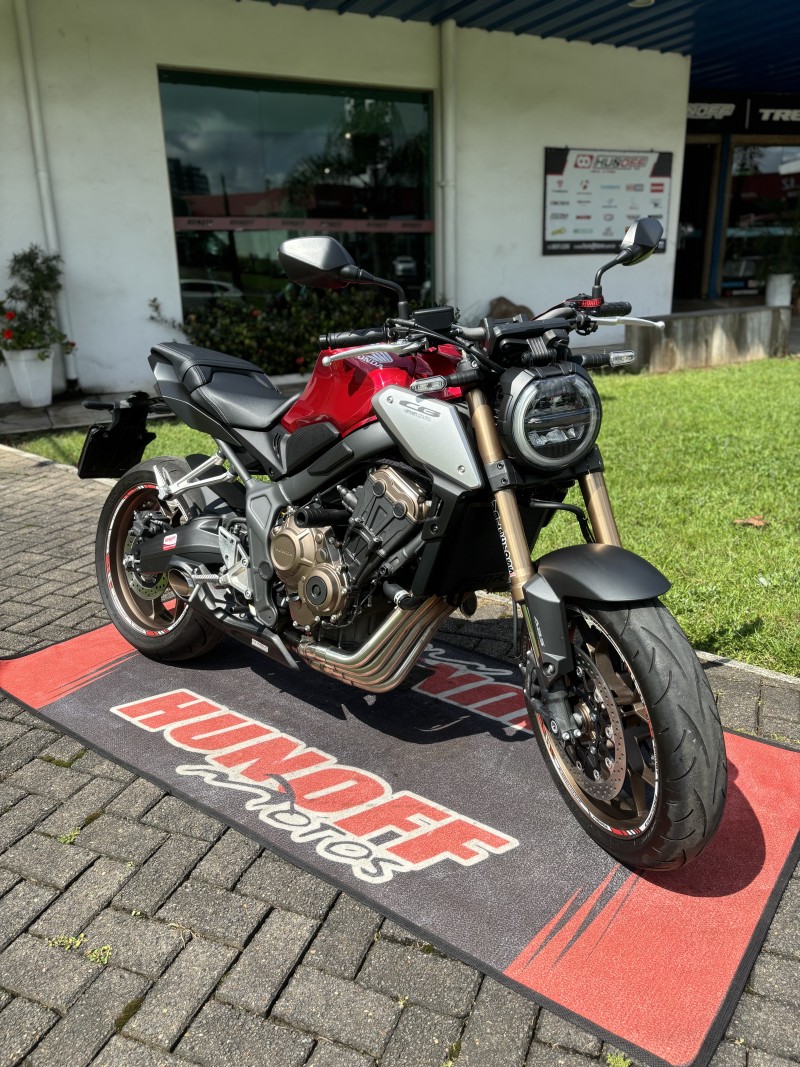 CB 650R  - 2022 - FELIZ