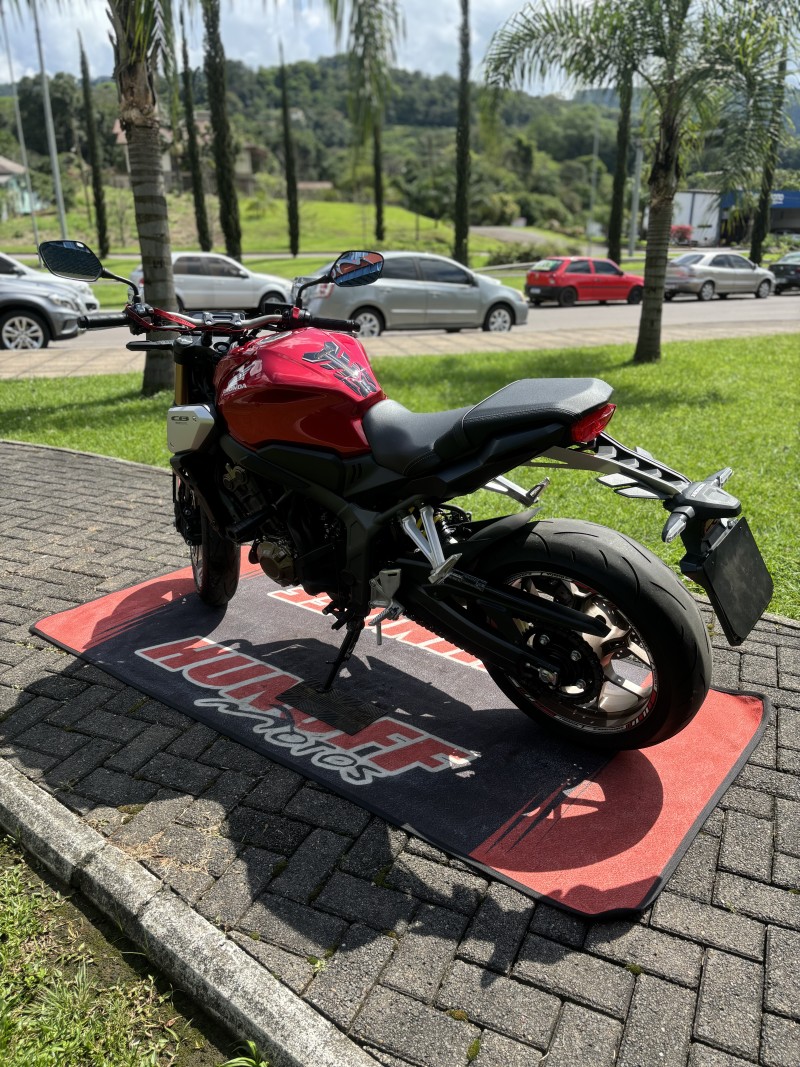 CB 650R  - 2022 - FELIZ