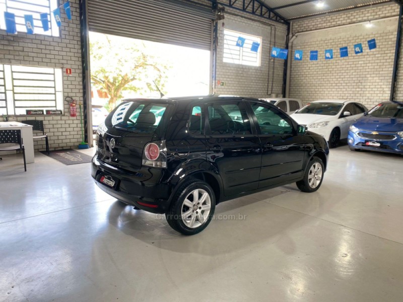 POLO 1.6 MI 8V TOTAL FLEX 4P MANUAL - 2013 - NOVO HAMBURGO