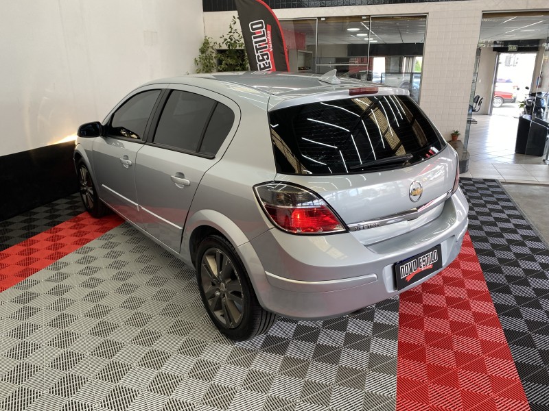 VECTRA 2.0 MPFI GT HATCH 8V FLEX 4P MANUAL - 2011 - CAXIAS DO SUL