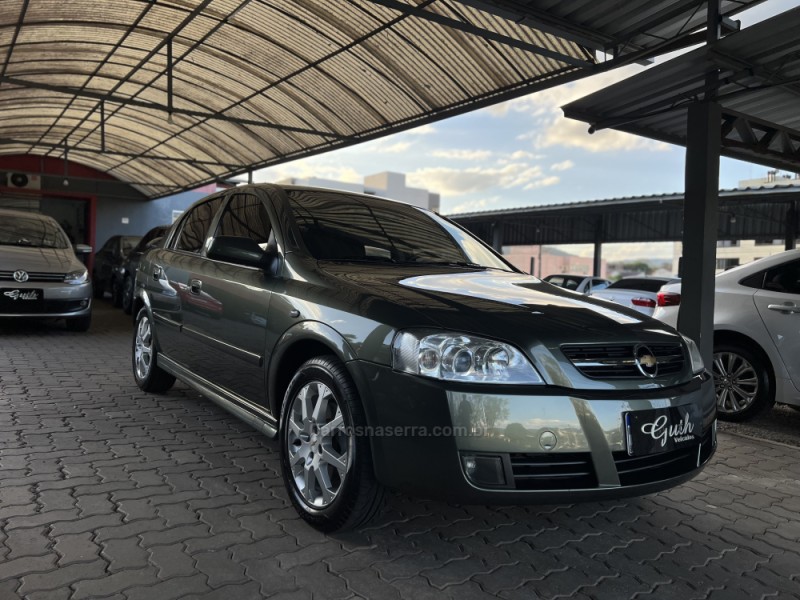 ASTRA 2.0 MPFI ADVANTAGE 8V FLEX 4P MANUAL - 2011 - BOM PRINCíPIO