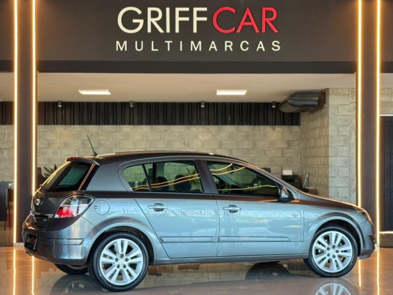 VECTRA 2.0 MPFI GT HATCH 8V FLEX 4P MANUAL - 2011 - DOIS IRMãOS