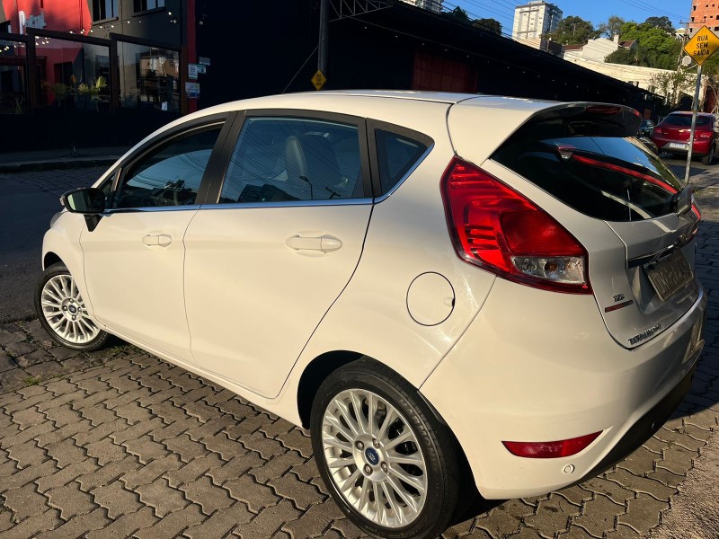 FIESTA 1.6 TITANIUM HATCH 16V FLEX 4P AUTOMÁTICO - 2015 - CAXIAS DO SUL