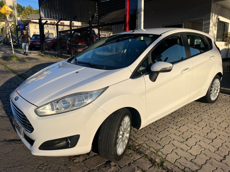 FIESTA 1.6 TITANIUM HATCH 16V FLEX 4P AUTOMÁTICO - 2015 - CAXIAS DO SUL