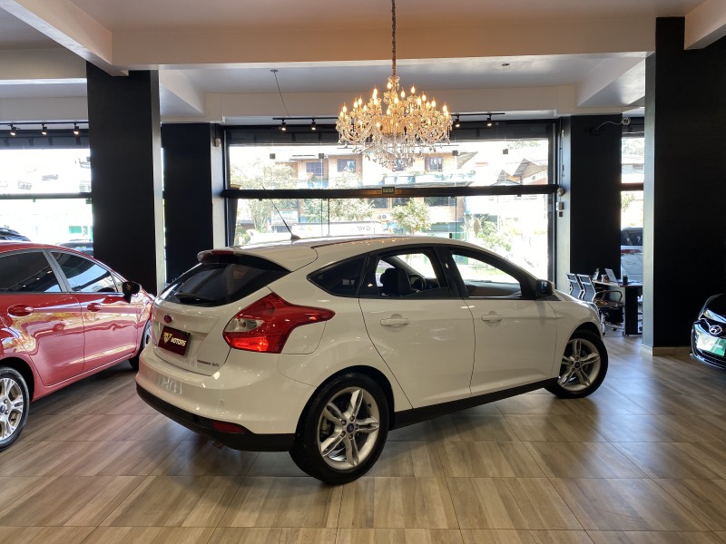 FOCUS 2.0 SE HATCH 16V FLEX 4P AUTO - 2015 - CAXIAS DO SUL