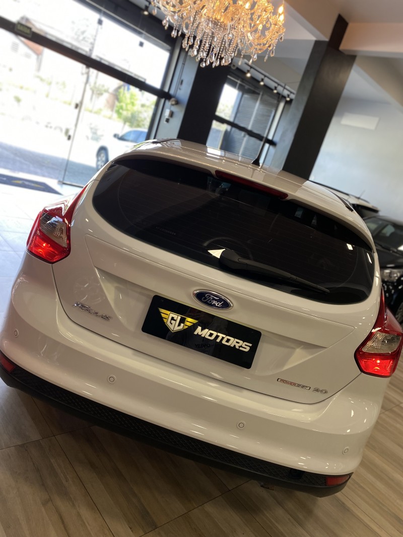 FOCUS 2.0 SE HATCH 16V FLEX 4P AUTO - 2015 - CAXIAS DO SUL