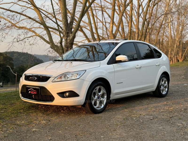 FOCUS 2.0 TITANIUM HATCH 16V FLEX 4P MANUAL