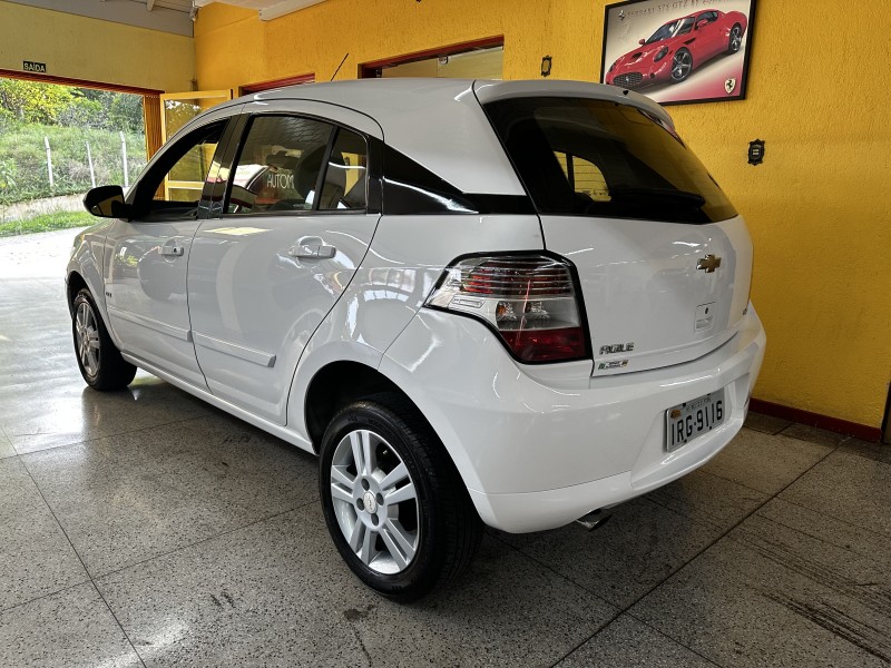 AGILE 1.4 MPFI LTZ 8V FLEX 4P MANUAL - 2011 - NOVA PETRóPOLIS