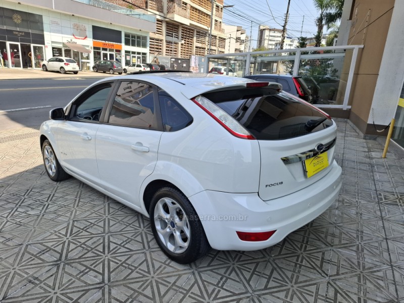 FOCUS 2.0 TITANIUM HATCH 16V FLEX 4P AUTOMÁTICO - 2012 - CAXIAS DO SUL