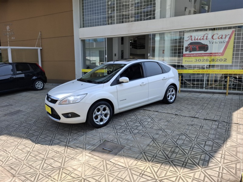 FOCUS 2.0 TITANIUM HATCH 16V FLEX 4P AUTOMÁTICO - 2012 - CAXIAS DO SUL