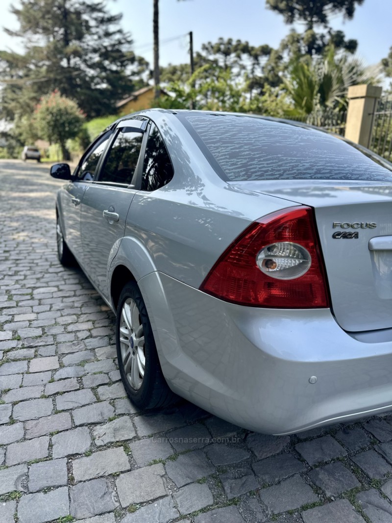 FOCUS 2.0 GLX SEDAN 16V GASOLINA 4P MANUAL - 2013 - CANELA