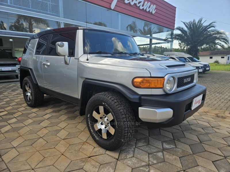 fjcruiser 4.0 4x4 v6 24v gasolina 4p automatico 2007 bom principio