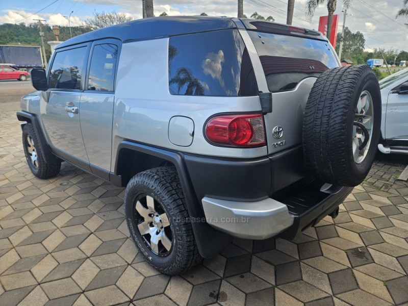 FJCRUISER 4.0 4X4 V6 24V GASOLINA 4P AUTOMÁTICO - 2007 - BOM PRINCíPIO