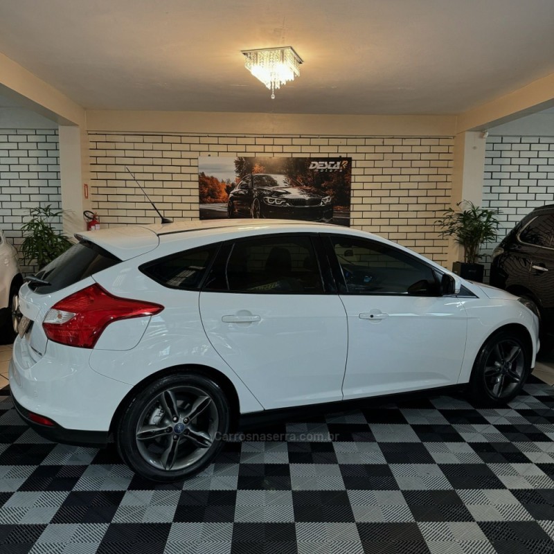 FOCUS 2.0 SE PLUS 16V FLEX 4P AUTOMÁTICO - 2014 - NOVO HAMBURGO