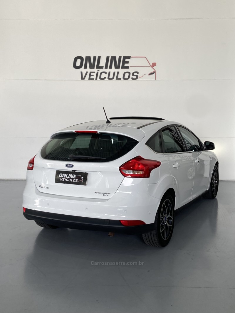 FOCUS 2.0 TITANIUM PLUS FASTBACK 16V FLEX 4P AUTOMÁTICO - 2017 - FARROUPILHA