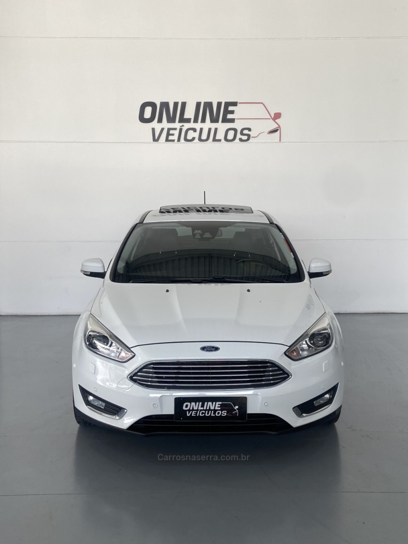 FOCUS 2.0 TITANIUM PLUS FASTBACK 16V FLEX 4P AUTOMÁTICO - 2017 - FARROUPILHA