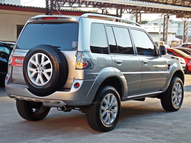 PAJERO TR4 2.0 4X4 16V 140CV FLEX 4P AUTOMÁTICO - 2012 - CAXIAS DO SUL