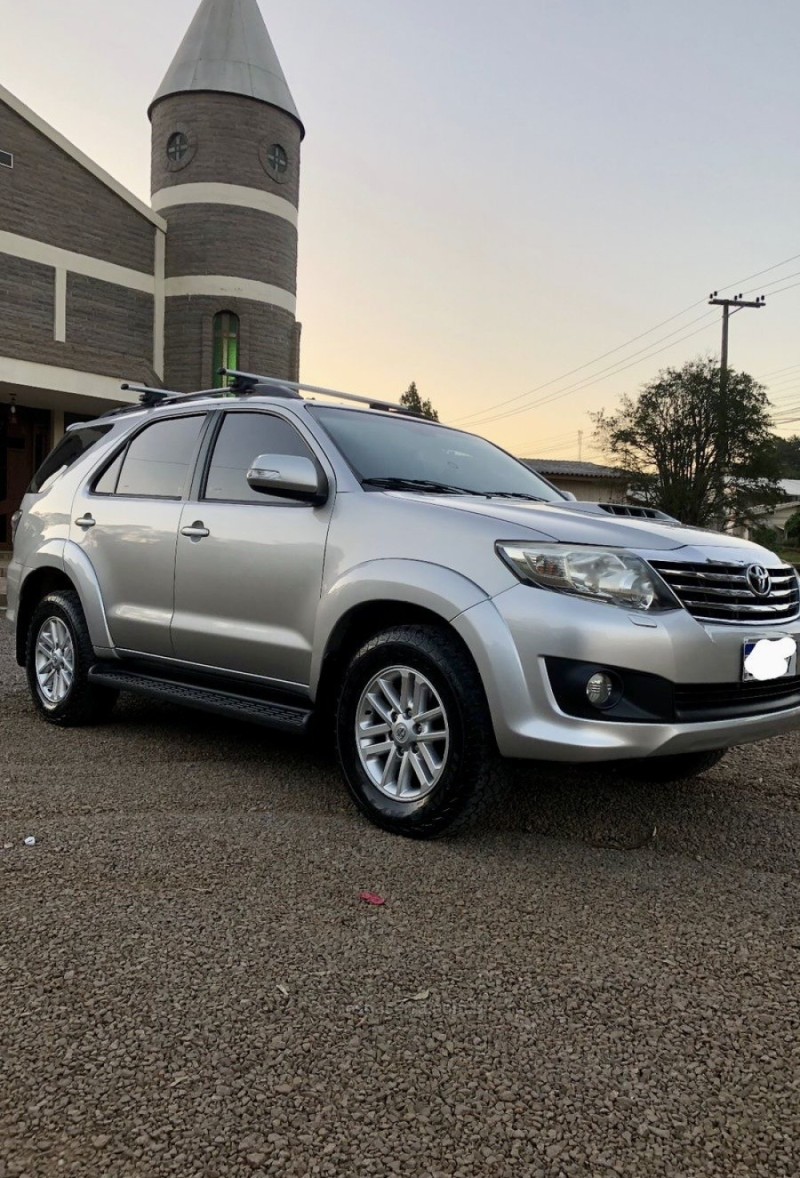 HILUX SW4 3.0 SRV 4X4 7 LUGARES 16V TURBO INTERCOOLER DIESEL 4P AUTOMÁTICO - 2014 - NOVA PRATA