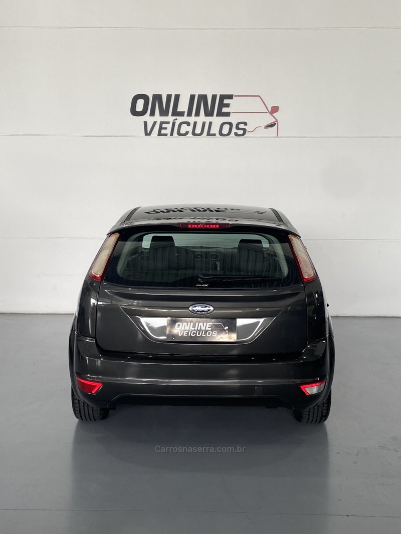 FOCUS 1.6 GLX 16V FLEX 4P MANUAL - 2013 - FARROUPILHA