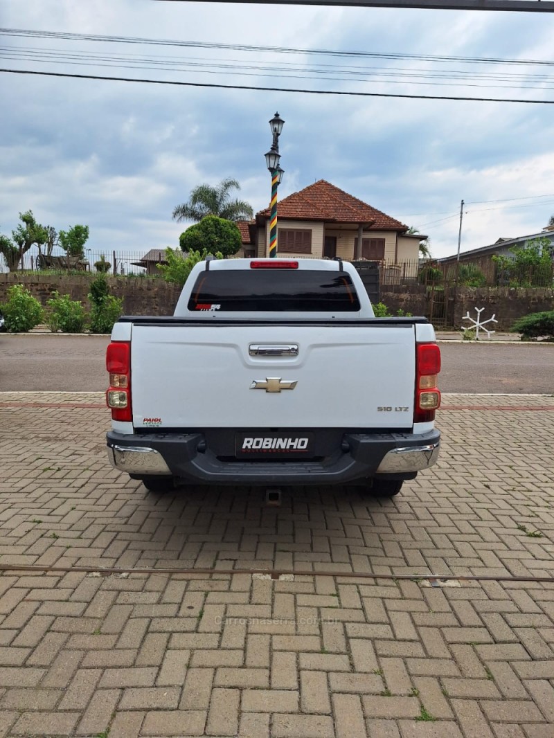 S10 2.4 LTZ 4X2 CD 8V FLEX 4P MANUAL - 2013 - CAMBARá DO SUL